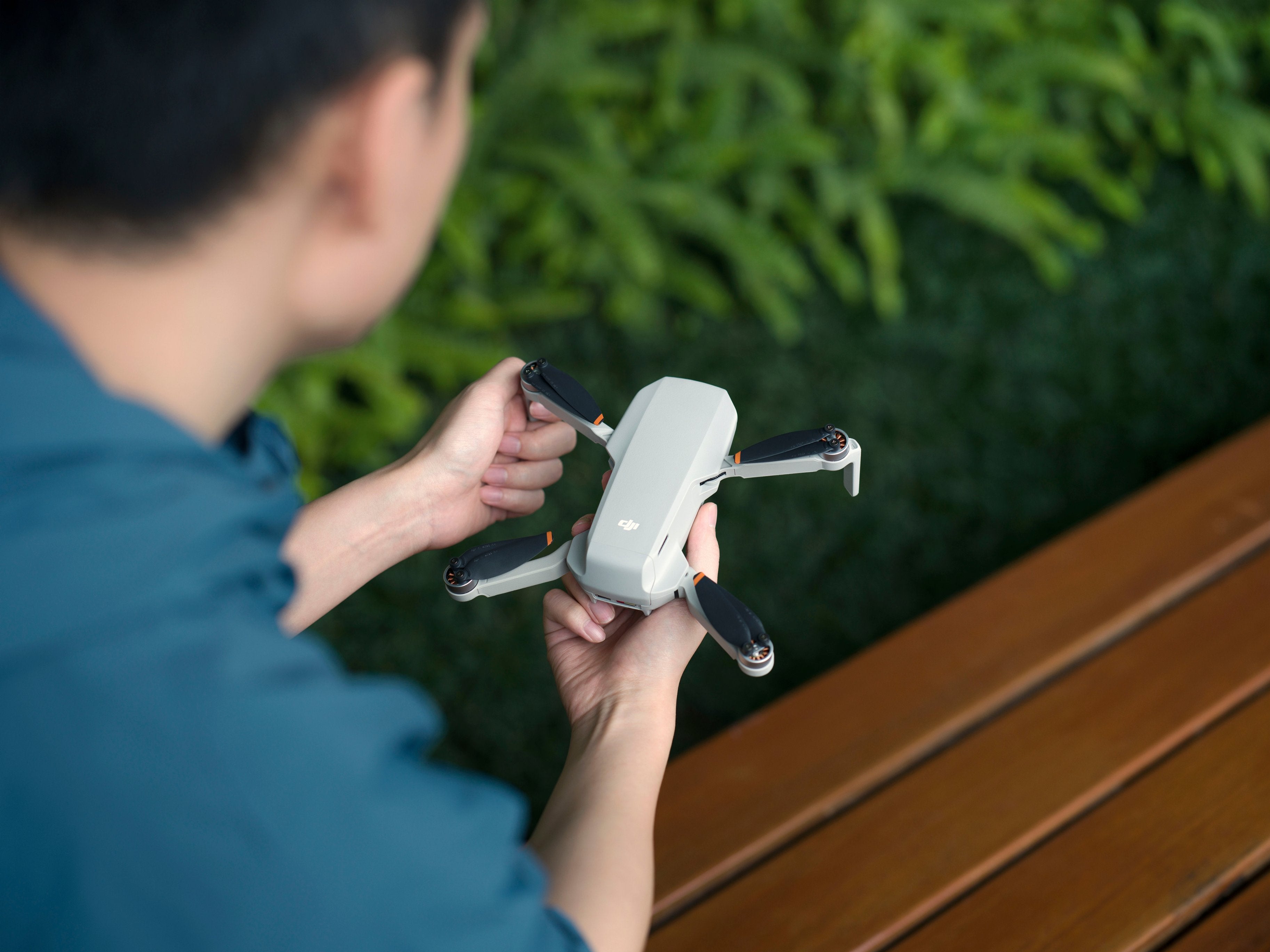 Mini 2 SE Drone with Remote Control - Gray